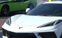 Nitrous Hellcat 拖动 800+ HP 克尔维特和增压球童