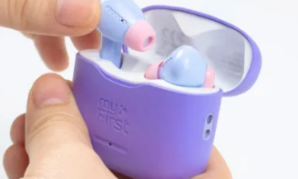 这些儿童耳塞看起来像色彩缤纷的AirPods现在我非常想要它们